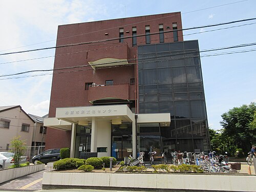 柏原市立図書館