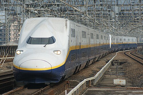 新幹線E4系電車