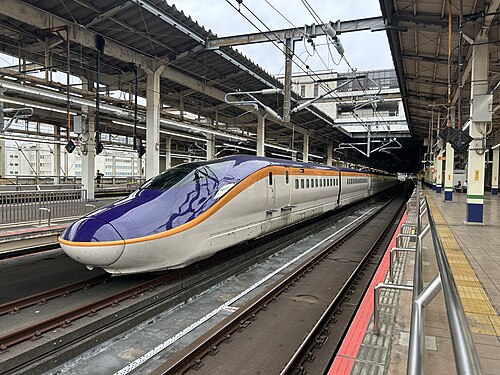 新幹線E8系電車