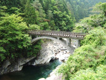 銅山川